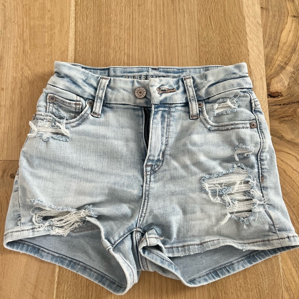 Women’s American Eagle light colored denim Jean shorts size 00